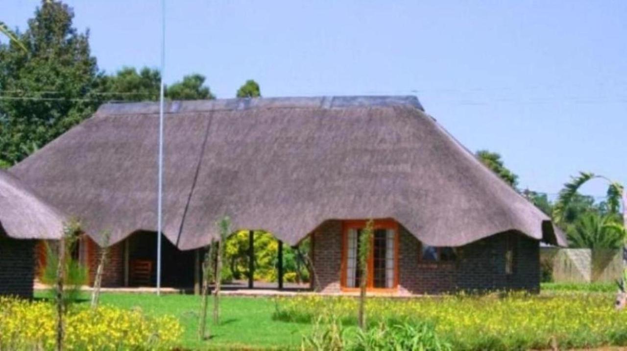 African Flair Country Lodge Piet Retief Exteriör bild